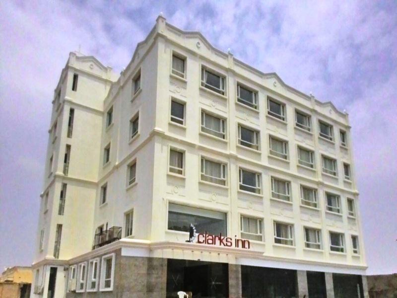 Grand Clarks Inn Badami Εξωτερικό φωτογραφία