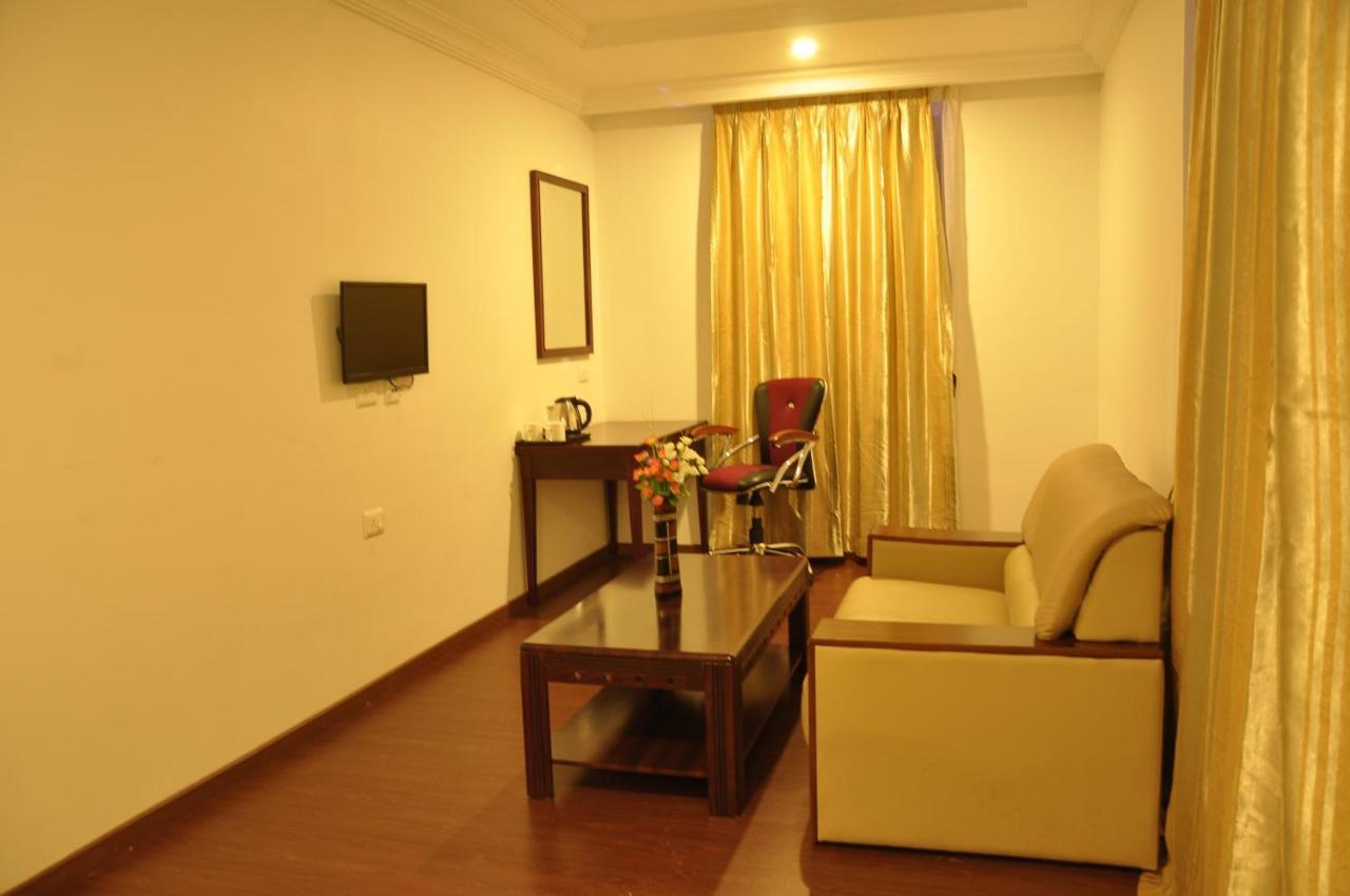 Grand Clarks Inn Badami Εξωτερικό φωτογραφία