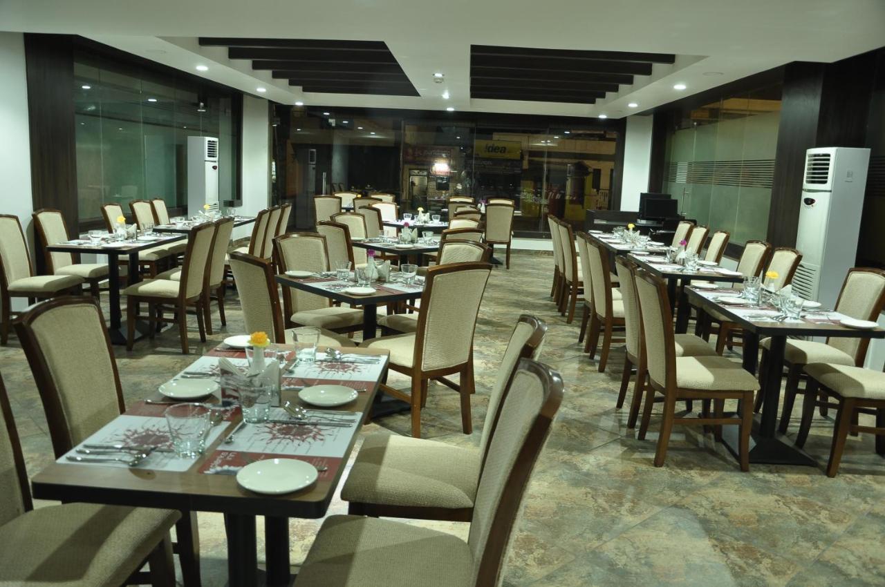 Grand Clarks Inn Badami Εξωτερικό φωτογραφία
