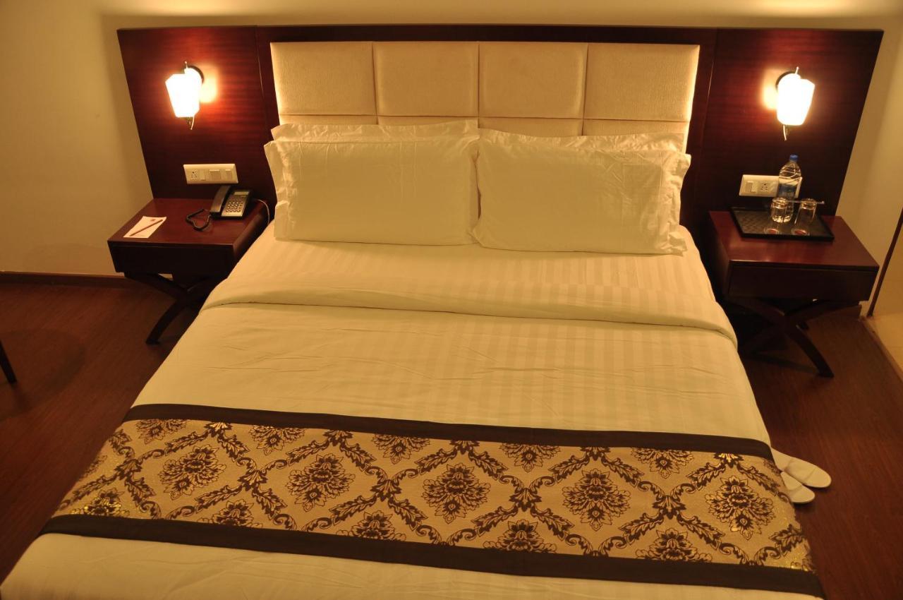 Grand Clarks Inn Badami Εξωτερικό φωτογραφία