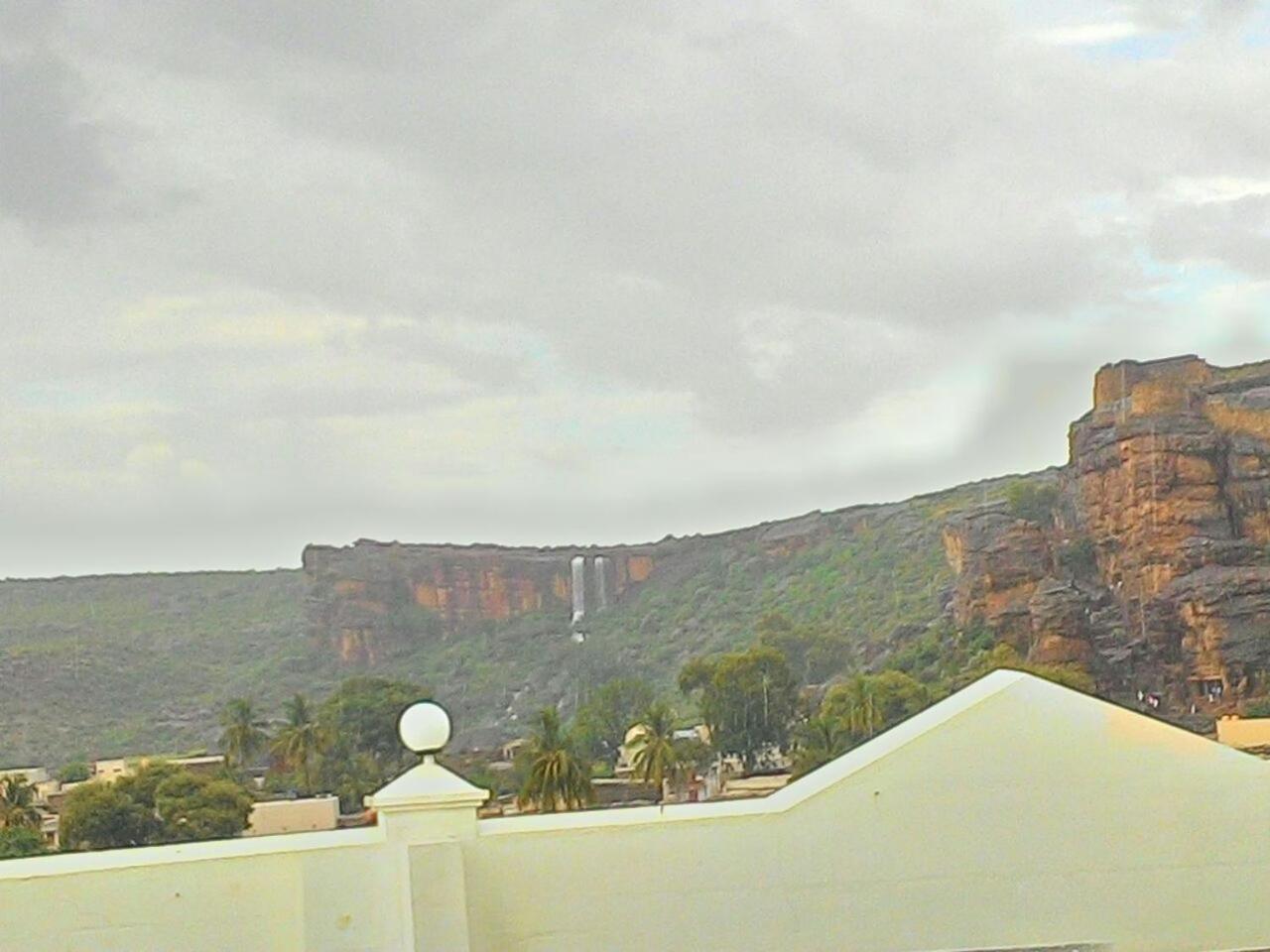 Grand Clarks Inn Badami Εξωτερικό φωτογραφία