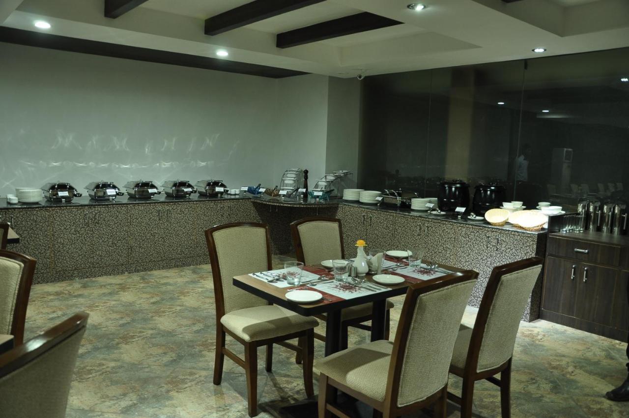 Grand Clarks Inn Badami Εξωτερικό φωτογραφία