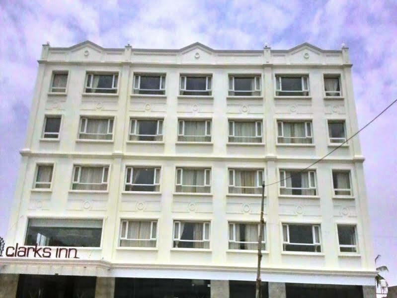 Grand Clarks Inn Badami Εξωτερικό φωτογραφία